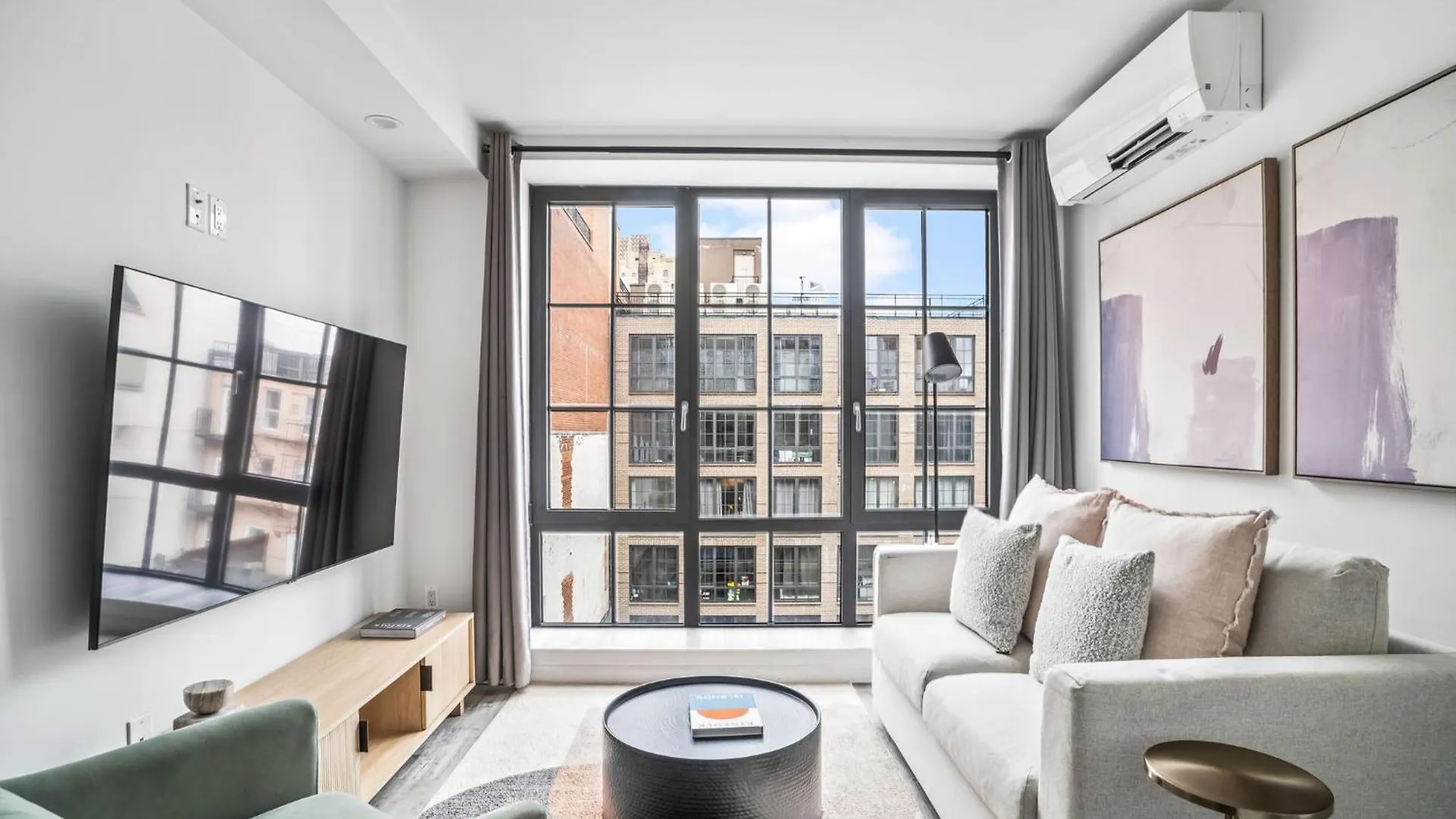 Modern 2-Br With Southern Views New York
