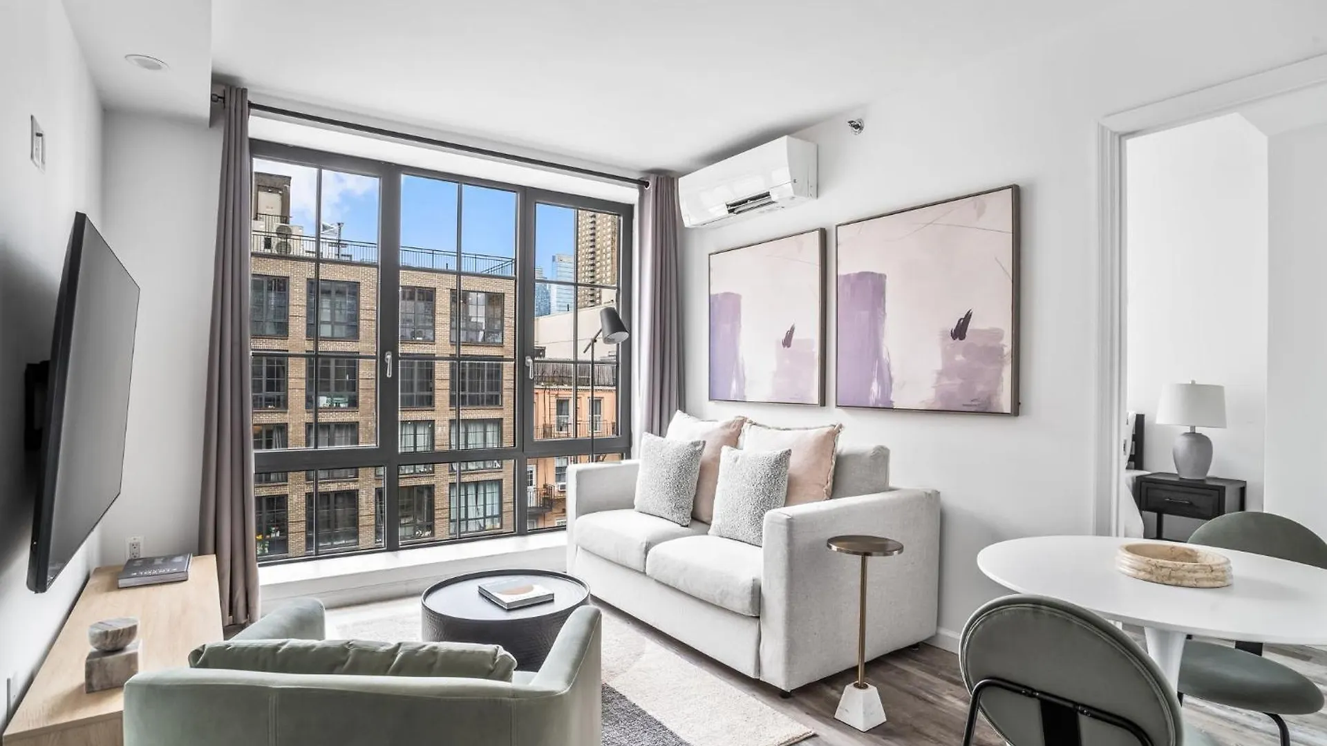 Modern 2-Br With Southern Views New York